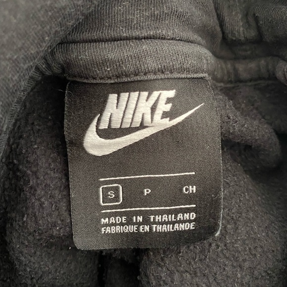Great condition trendy nike hoodie. - Picture 3 of 3